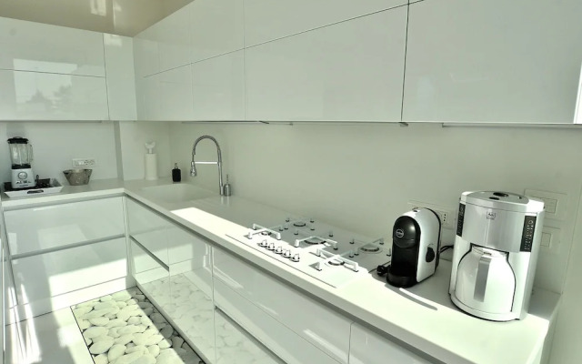 The White Apartment With Pool