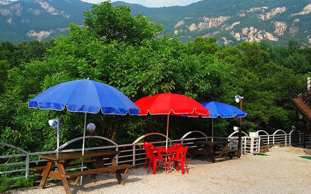 Pocheon Sanjeong Lake Travel Sketch Pension