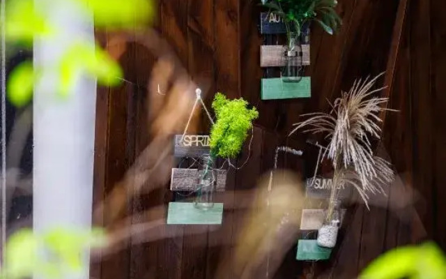 Weijianshan Courtyard Inn