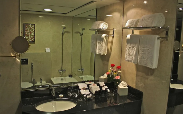 Trianon Royal Hotel