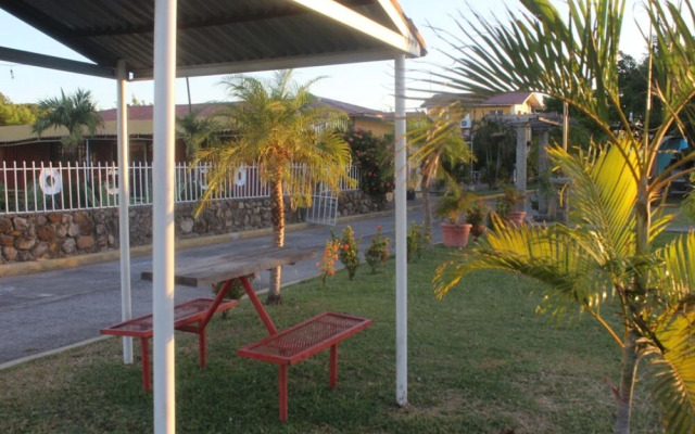 Aparthotel Villas de la Roca