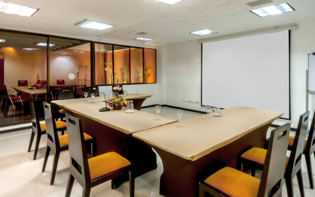 Richmond Suites Hotel