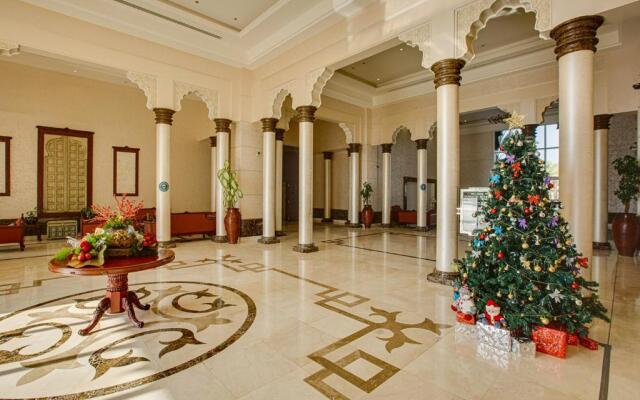 TAJ 5* Palm Jumeirah apartment with beach access