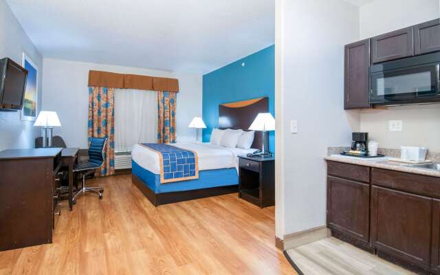 Days Inn & Suites by Wyndham San Antonio near Frost Bank Center