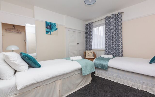 Superior three bedroom house with sea view