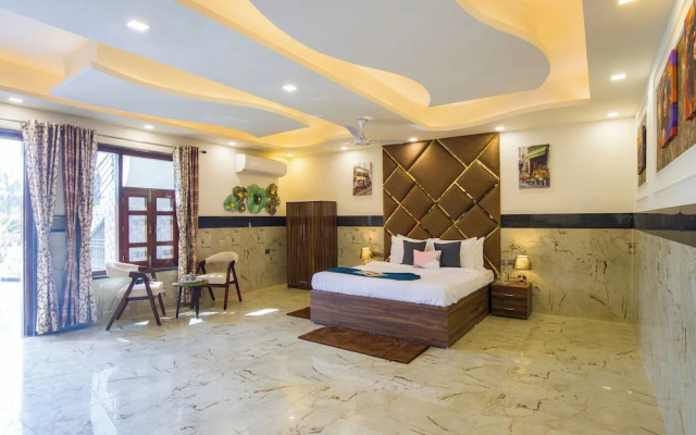 ELIVAAS Ivory Estate Pet-friendly Farm