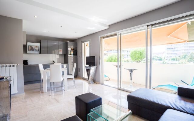 Modern A-C Studio by Weekome