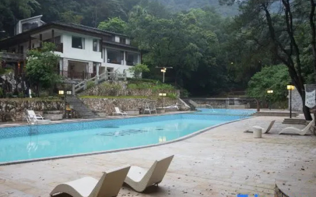 Youju B&B (Qingyuan Taihe Ancient Cave Gulongxia Branch)