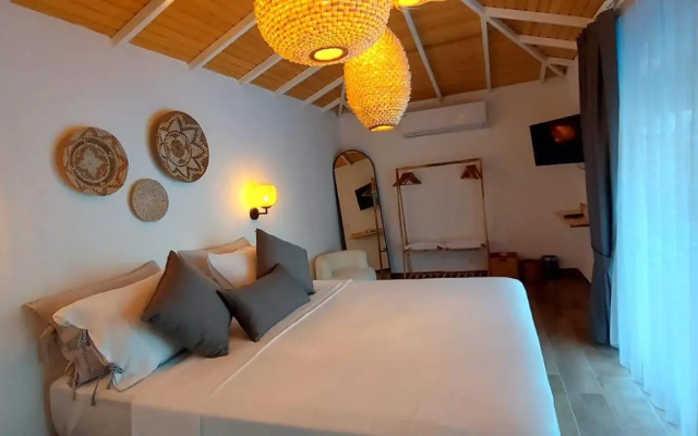 White Hotel - Image 6