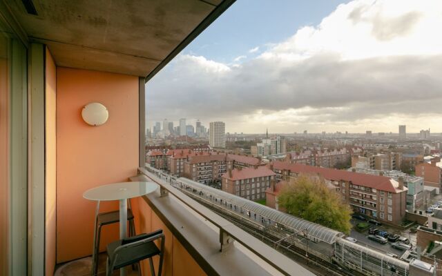 2 Bedroom Apartment in With Views in Shadwells