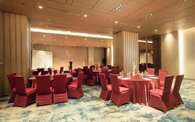 Louis Kienne Cikarang Hotel & Service Apartment
