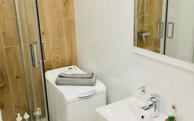 Andersena 190 B - 12 piętro - 10 min CMKP - 5 min Metro - 15 min Centrum