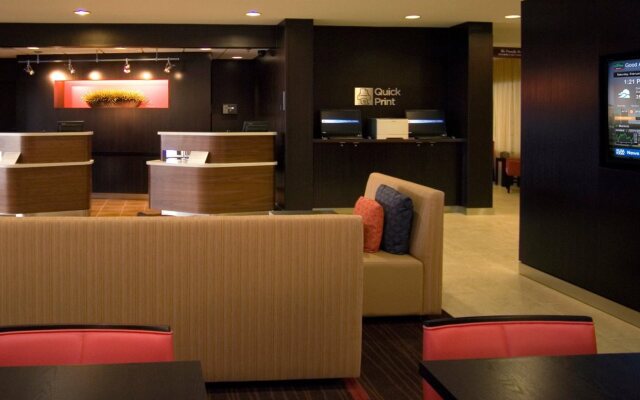 Courtyard Lexington South/Hamburg Place