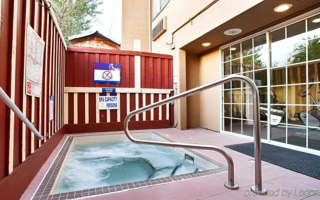 Best Western Plus Executive Suites