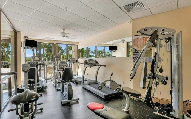 Cozy Beachfront Condo With Pool and Tennis Courts