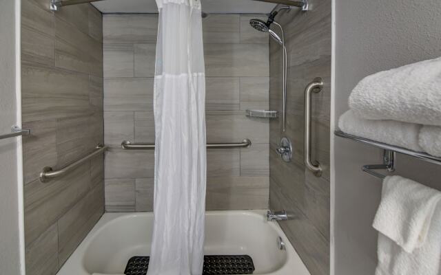 Emerald Coast Inn & Suites