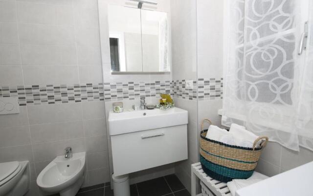 Apartment A lago, private beach and parking