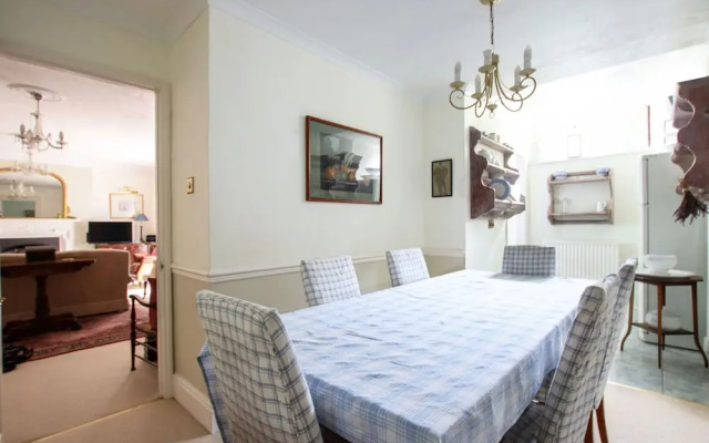 Charming & Spacious Garden Flat Close to the Clifton Triangle