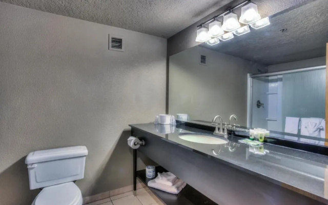 Edgewater Hotel & Casino Resort - Image 7