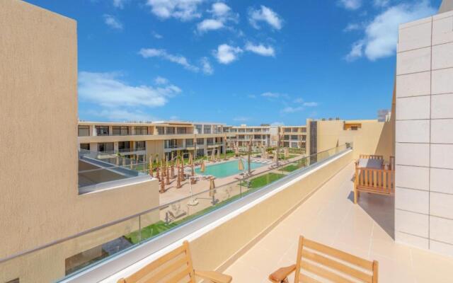 Modern 2-Bedroom Penthouse G-Cribs Pool view