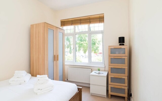 4 Bedroom House in Clapham