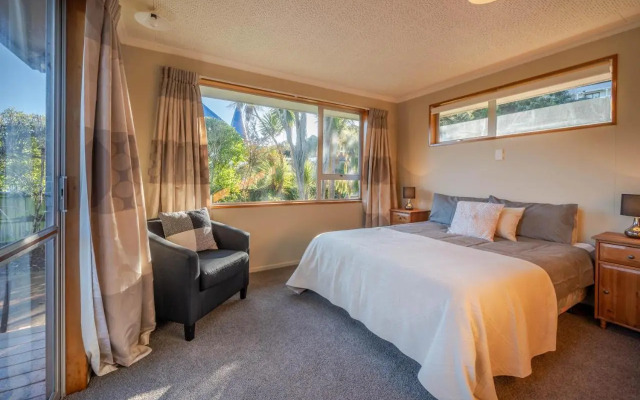 Woodills Wonderland - Akaroa Holiday Home