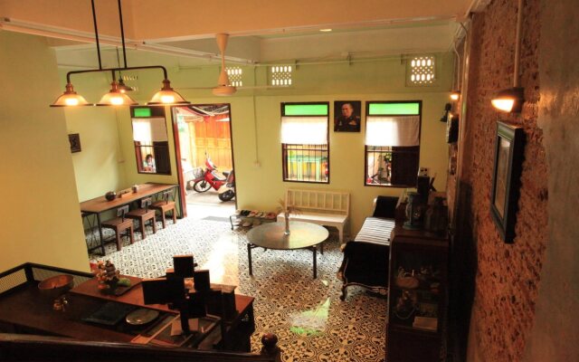Baan Talat Phlu - Hostel