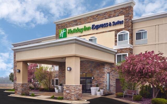 Holiday Inn Express & Suites Chicago-Libertyville