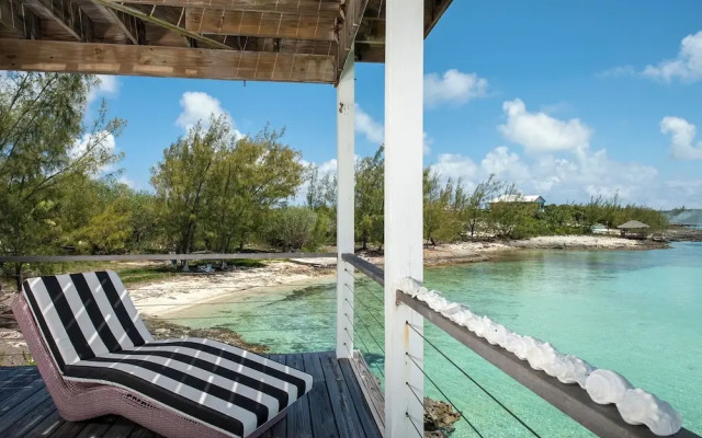 Seaside Sanctuary: Private Villa With Breathtaking Views