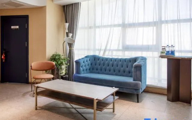 LANOU Hotel (Korla Jindu Square)