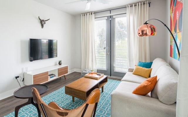 1br Luxury Apartment | Heated Pool by Wanderjaunt