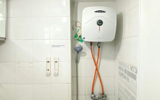 Cozy And Comfy Studio At Bassura City Apartment