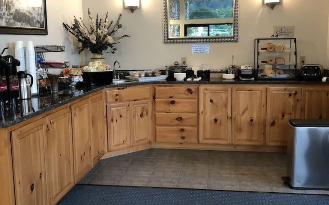 Edgewater Inn Shady Cove