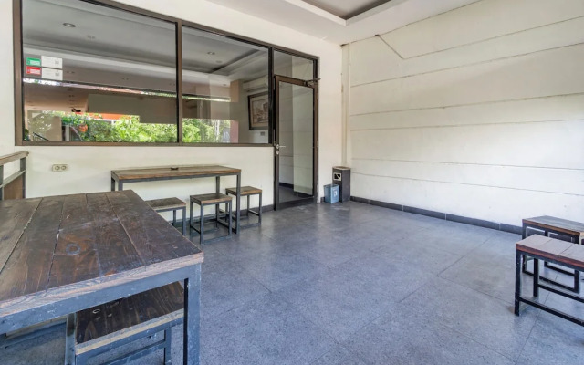 Hotel O Genteng Near Genteng Market Formerly Uno Hotel