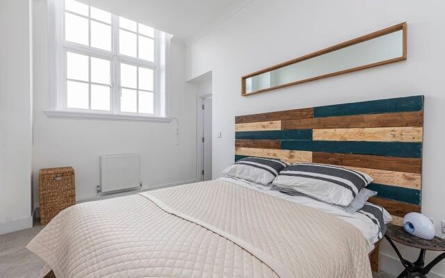 Lovely 1-bed Flat in Acton, West London, Sleeps 4