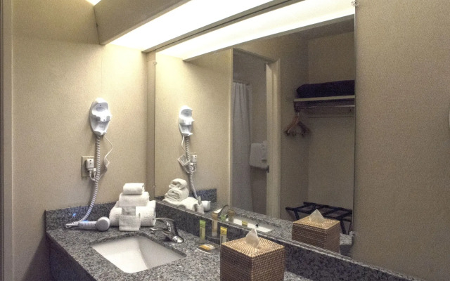 Inn At The Convention Center