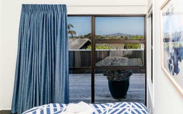 Birkenhead Modern 3 Bedrooms Villa