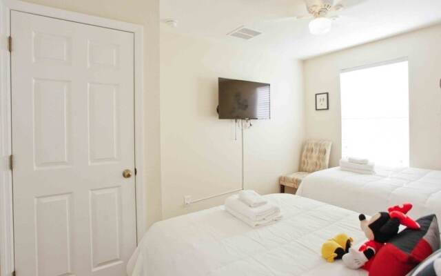 4563 Ada Lane 2596 4 Bedroom Townhouse by RedAwning