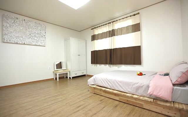 Paju Mountain Breeze Pension