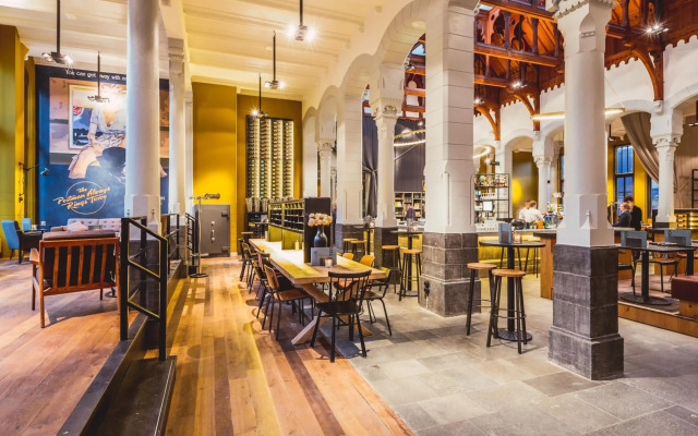 Post-Plaza Hotel & Grand Café