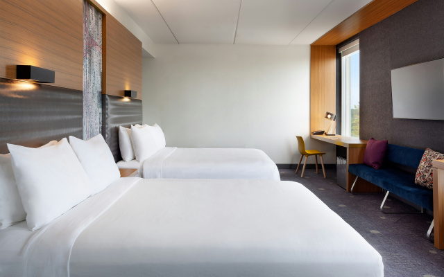 Aloft Jacksonville Tapestry Park