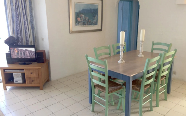 20 Akrotiri Santorini