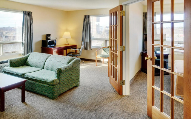 Travelodge by Wyndham Sudbury