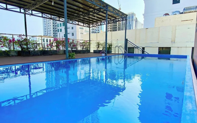 Hummer Hotel & Apartment Danang Beach