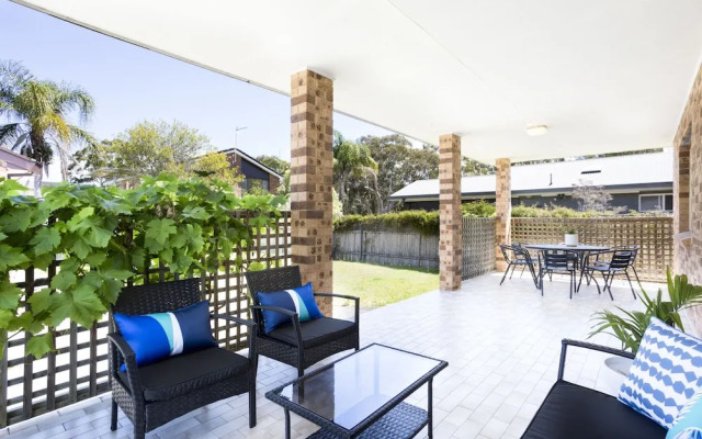 South Coast Getaway House Sleeping 8 Guests