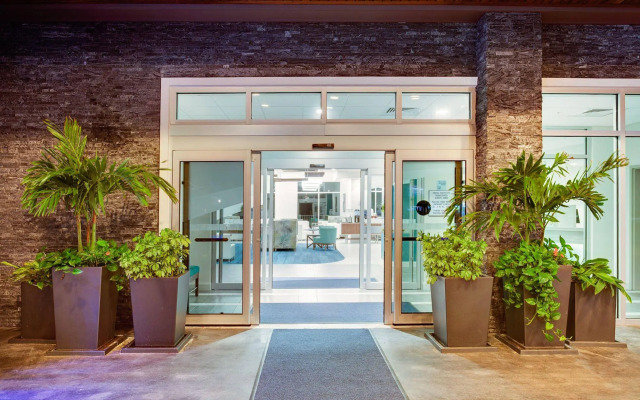 Holiday Inn Express & Suites Panama City Beach - Beachfront by IHG