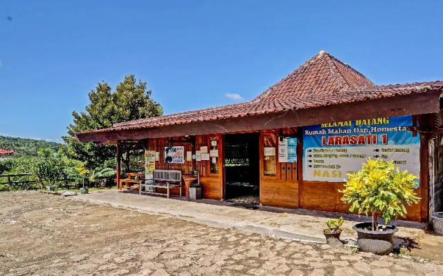 Oyo 91201 Larasati Homestay Pantai Klayar