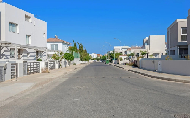 Sanders Mythical Blue - Nice 4 bdr Villa With Pool