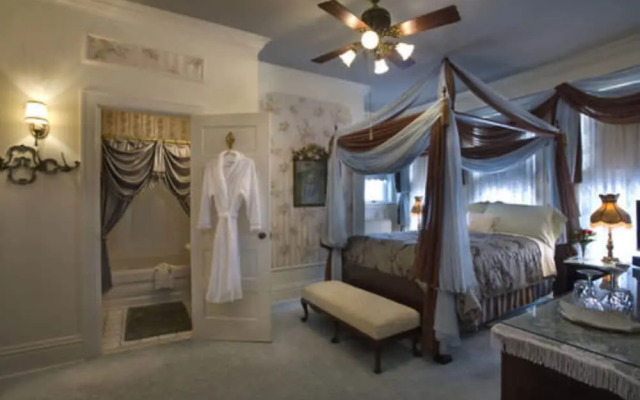 Port City Victorian Inn