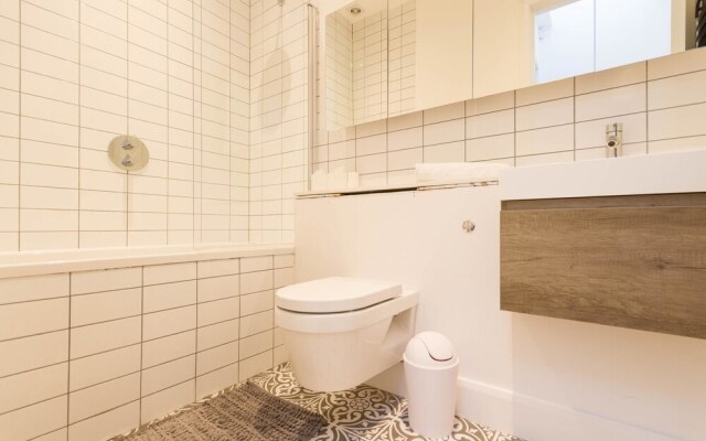 NEW 3 Double Bed House Ravenscourt Park Zone 2
